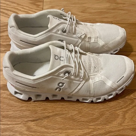 On Cloud white shoes. In great condition. - Picture 5 of 17